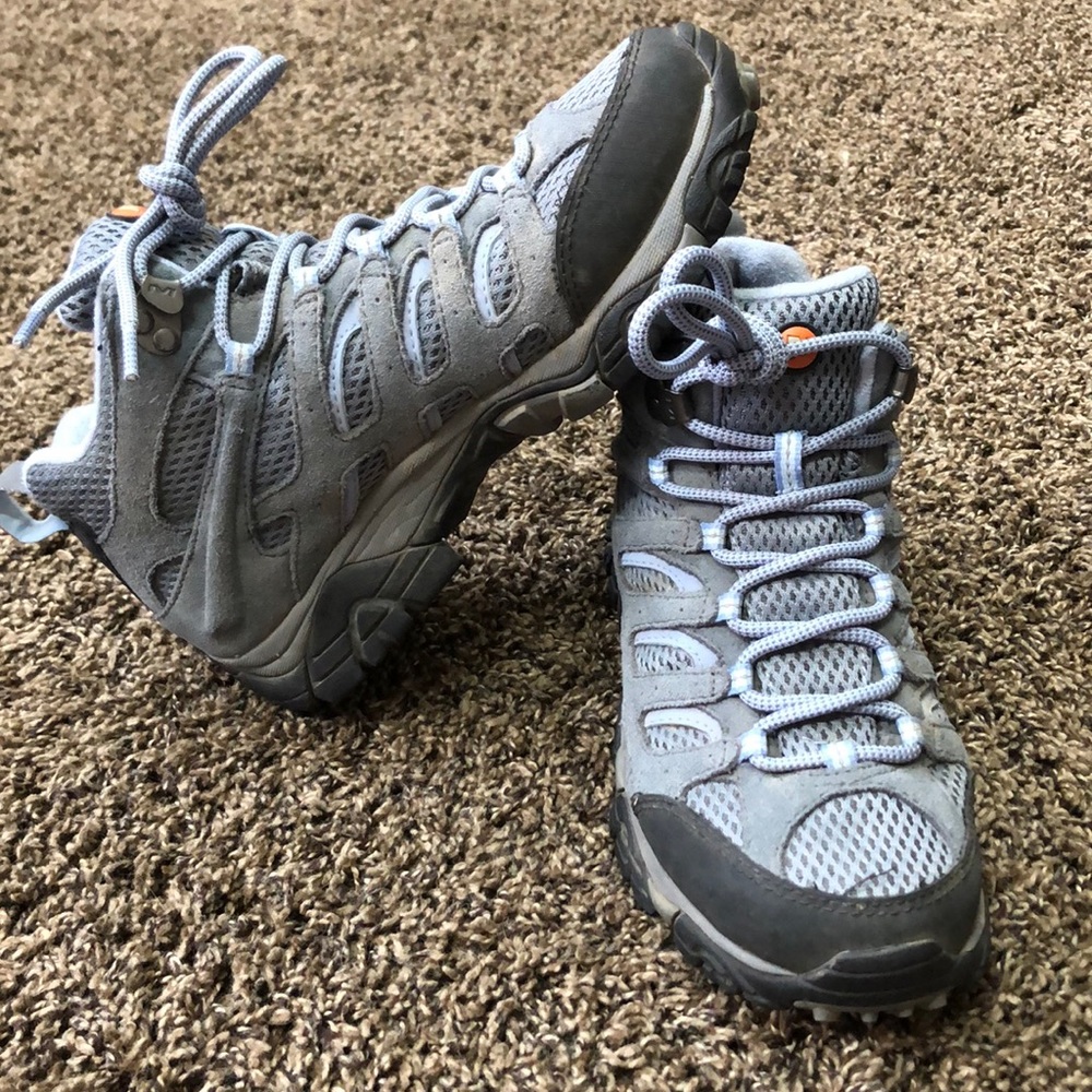 Women’s WORN ONCE Merrell hiking shoes!!